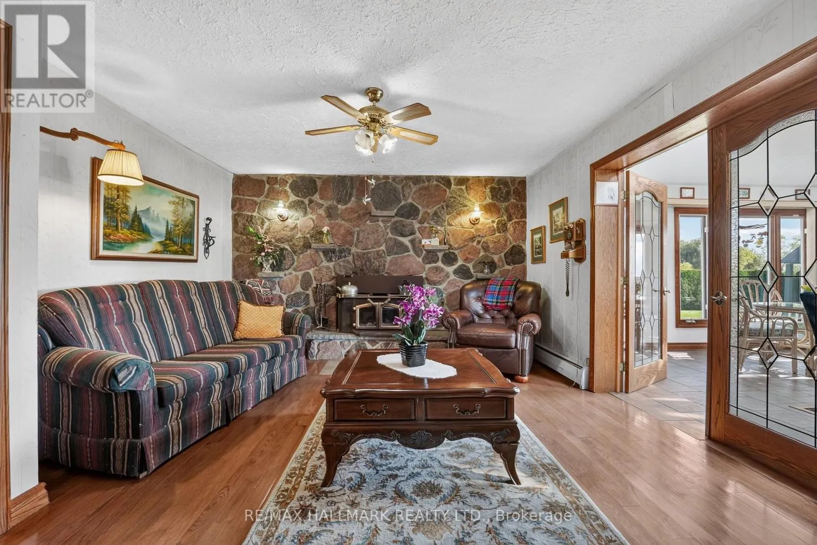 697 RIDGE ROAD W