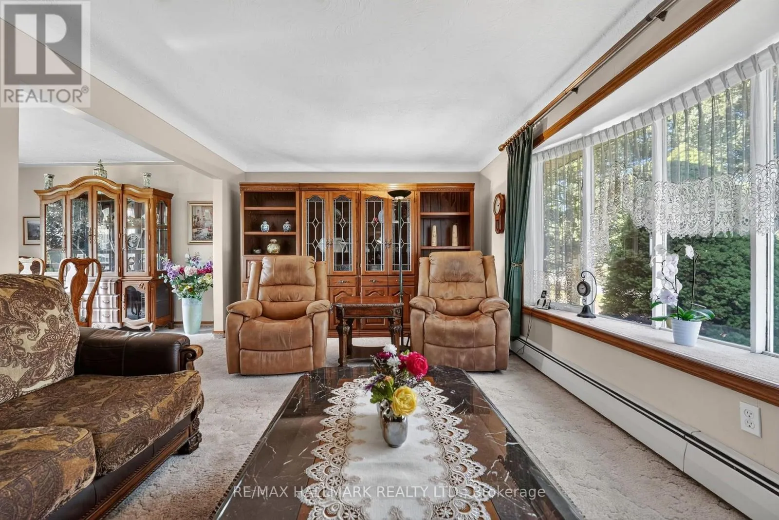 697 RIDGE ROAD W