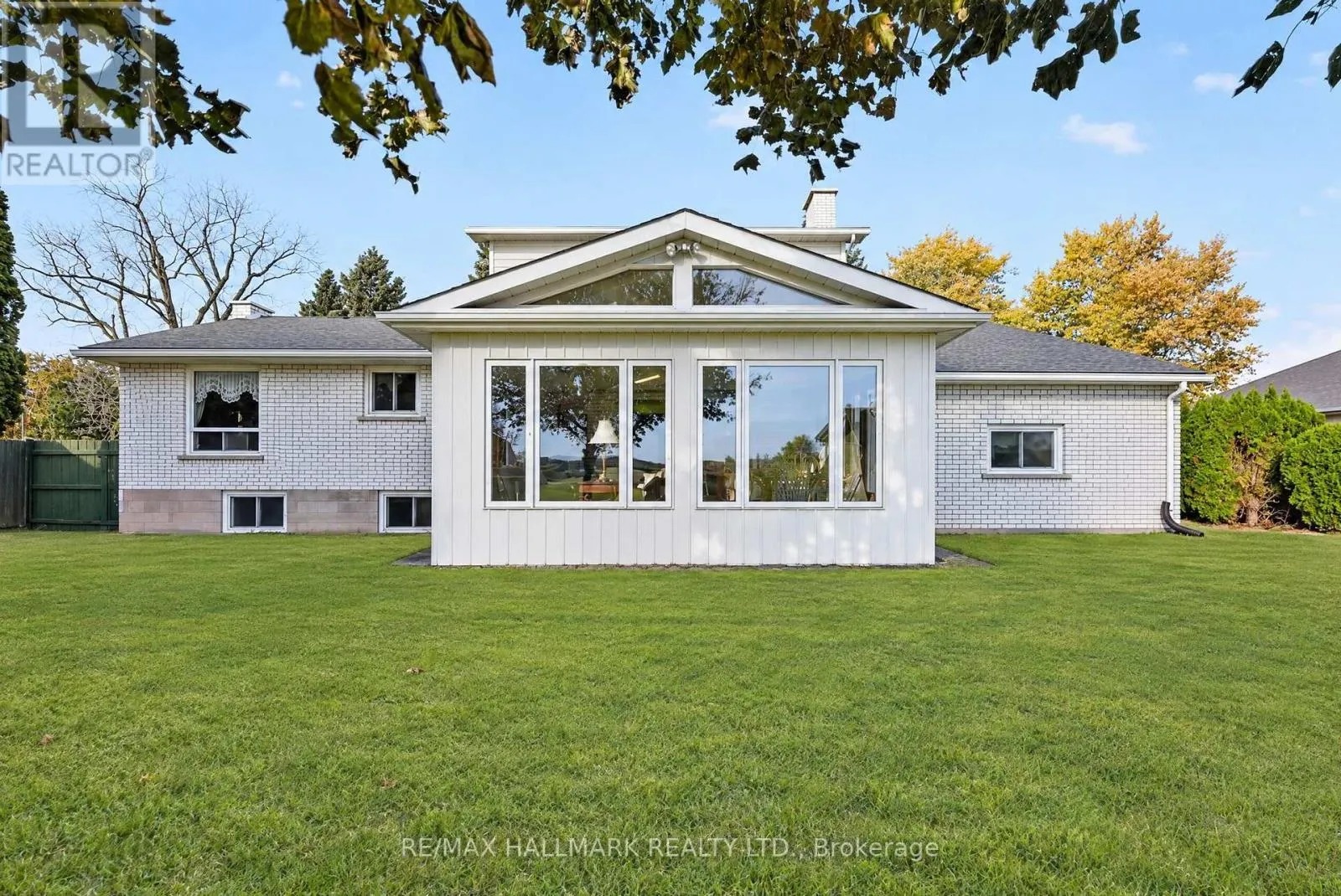 697 RIDGE ROAD W