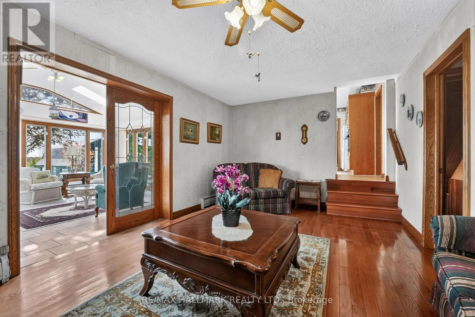 697 RIDGE ROAD W
