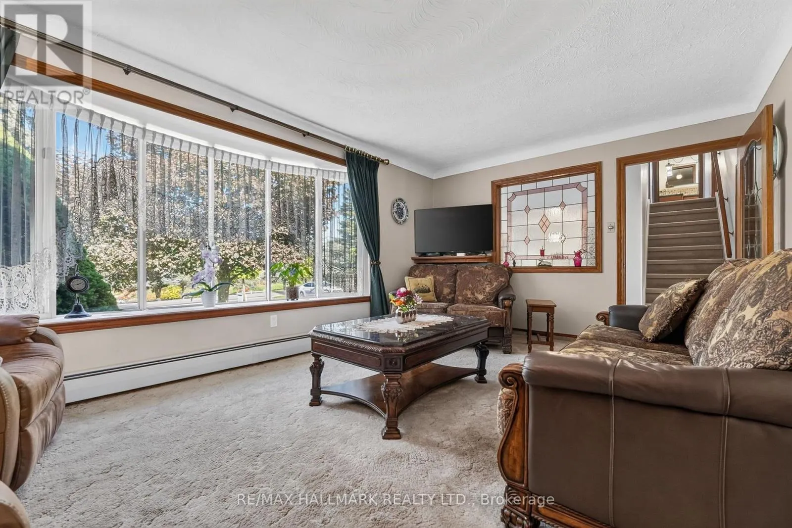 697 RIDGE ROAD W