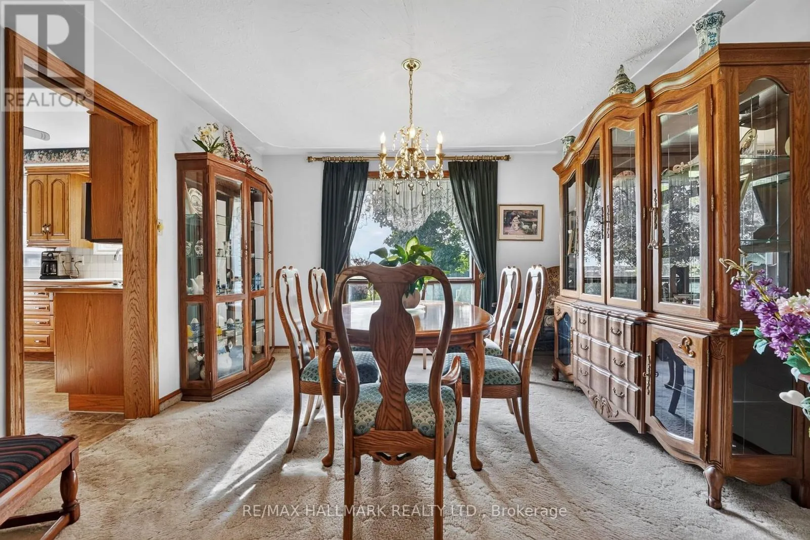 697 RIDGE ROAD W