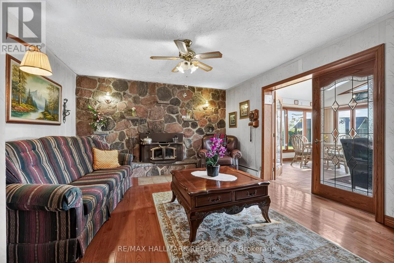 697 RIDGE ROAD W