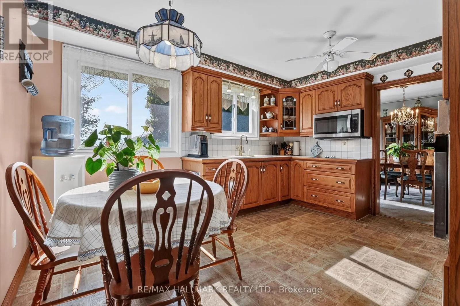 697 RIDGE ROAD W