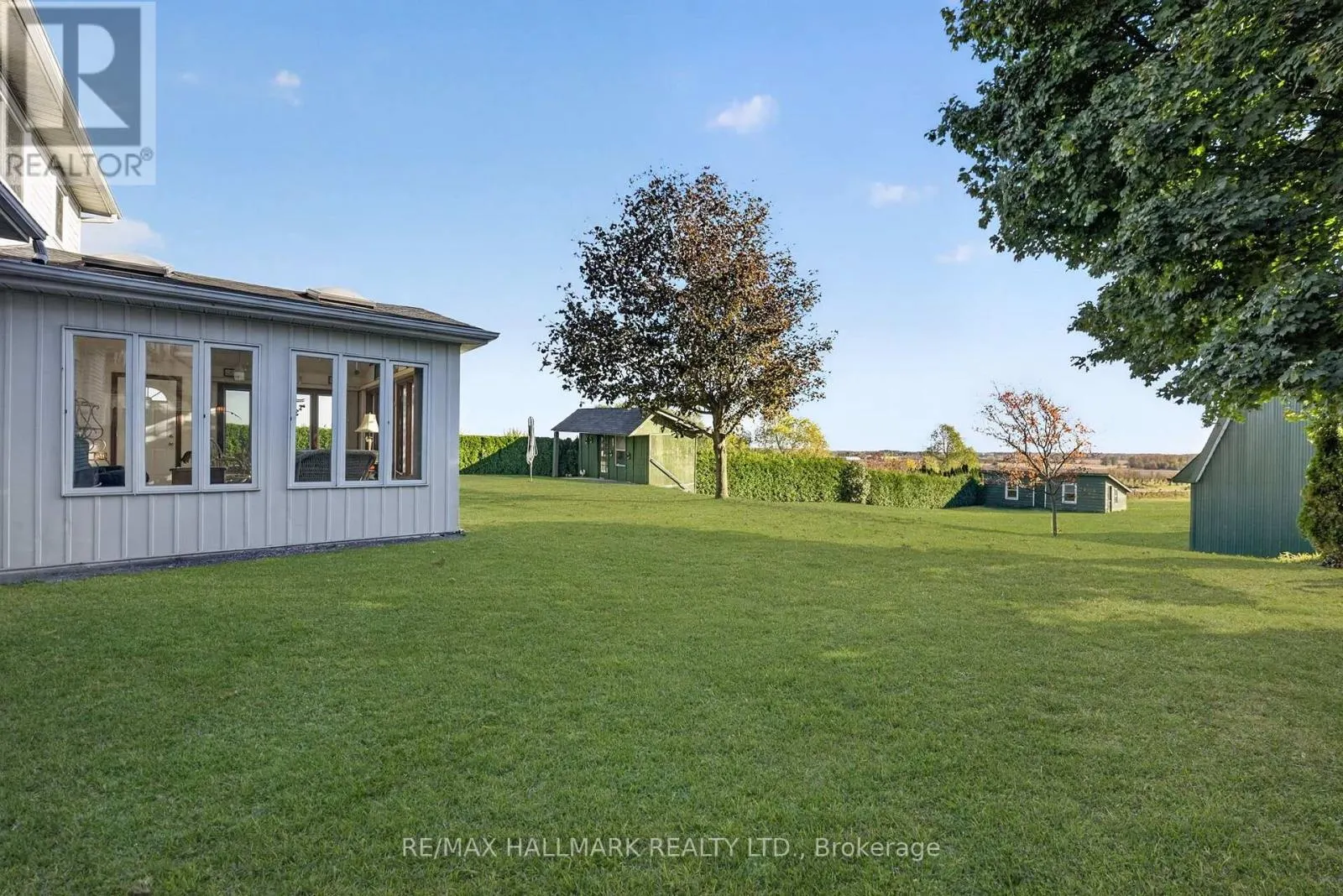 697 RIDGE ROAD W