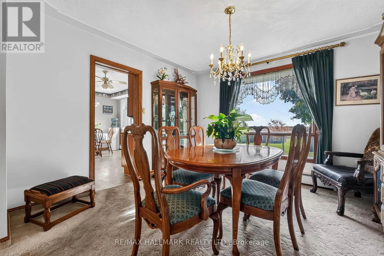 697 RIDGE ROAD W