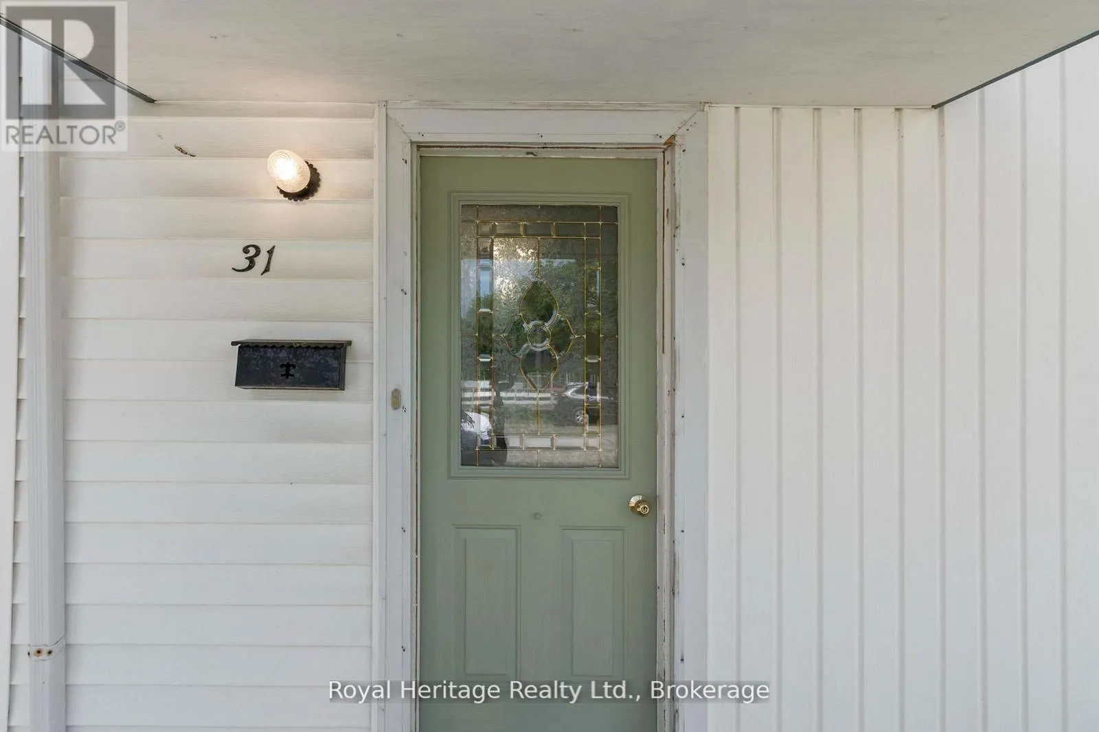 31 CAROLINE STREET
