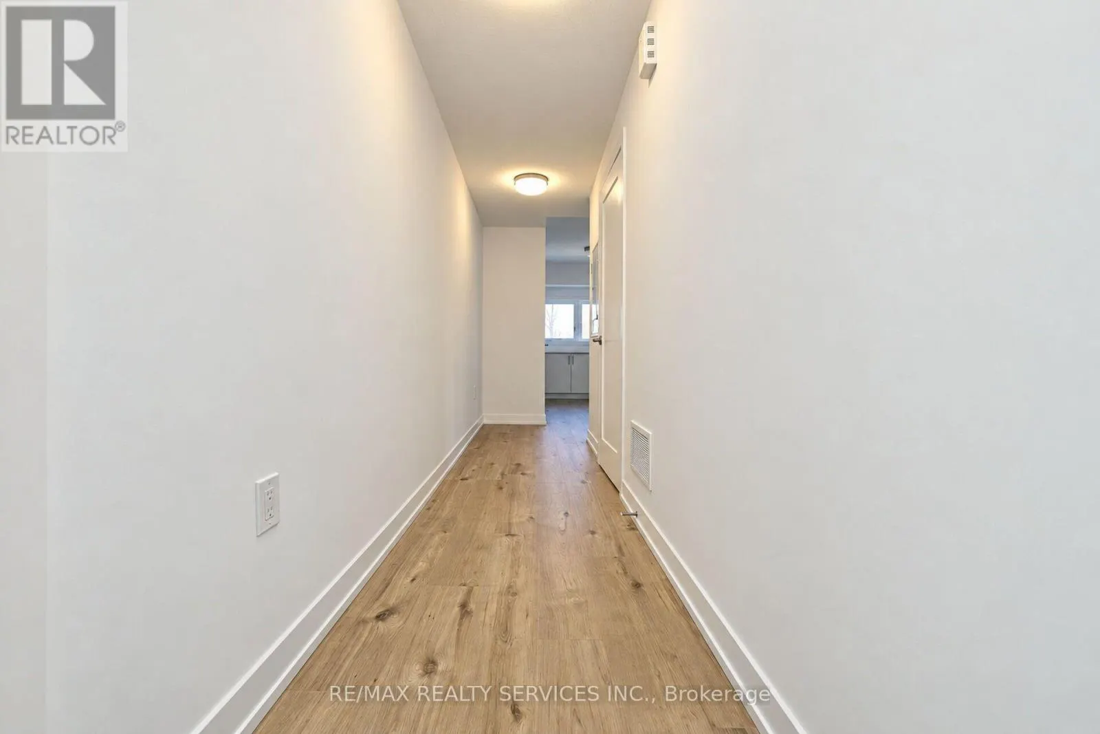 8 MISEFERI CRESCENT