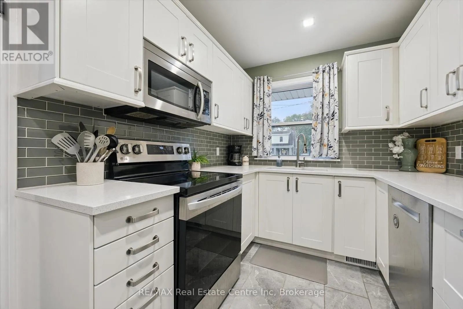22 FIFTH AVENUE