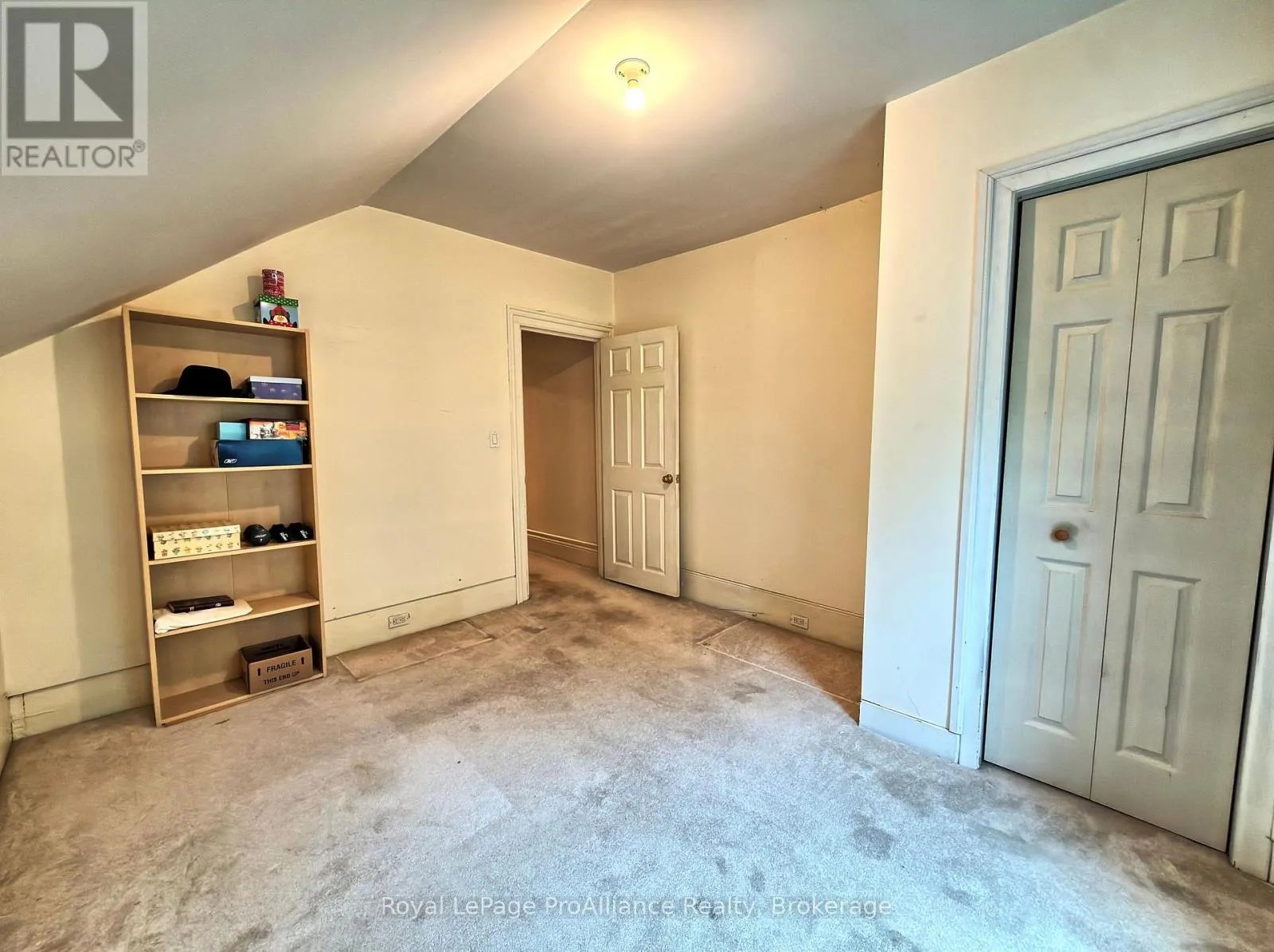889 SMITH STREET