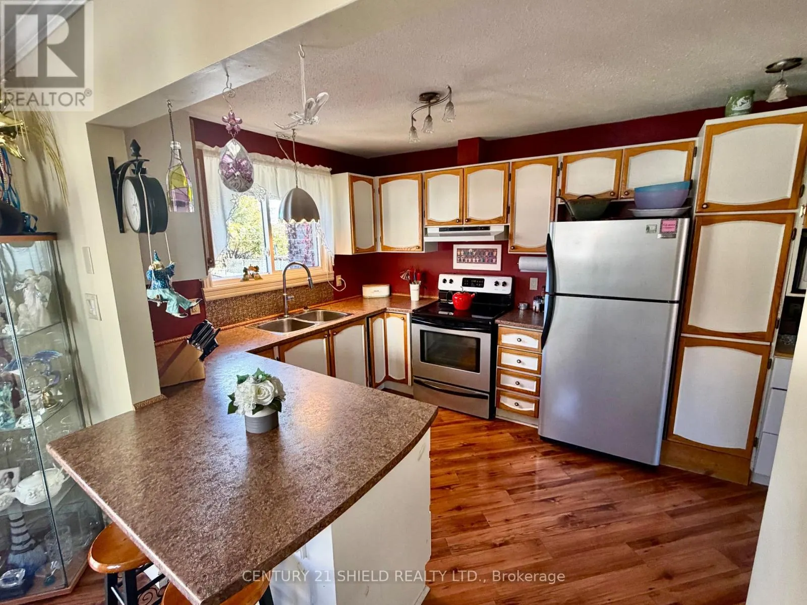 724 GLENGARRY BOULEVARD