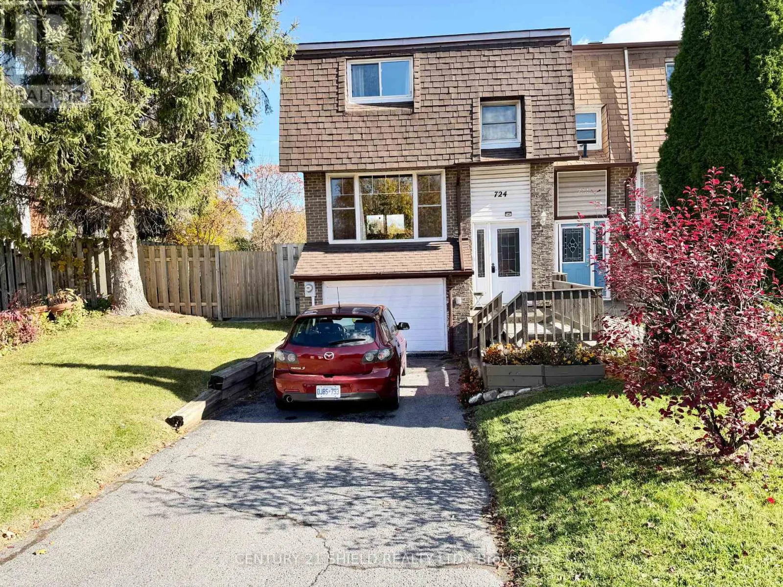 724 GLENGARRY BOULEVARD
