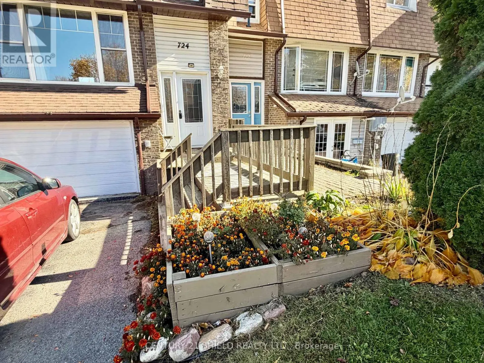 724 GLENGARRY BOULEVARD