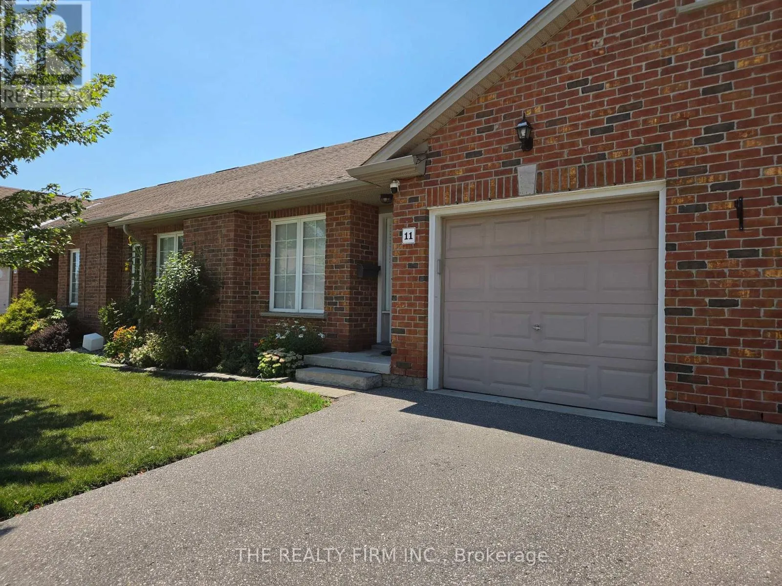 11 - 100 STROUD CRESCENT #11