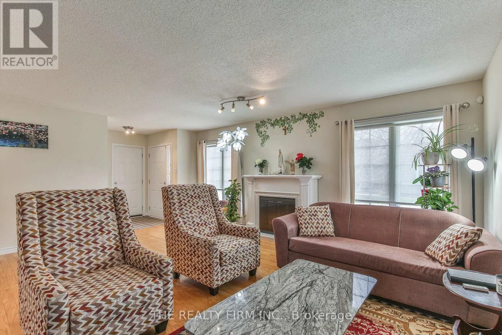 11 - 100 STROUD CRESCENT #11