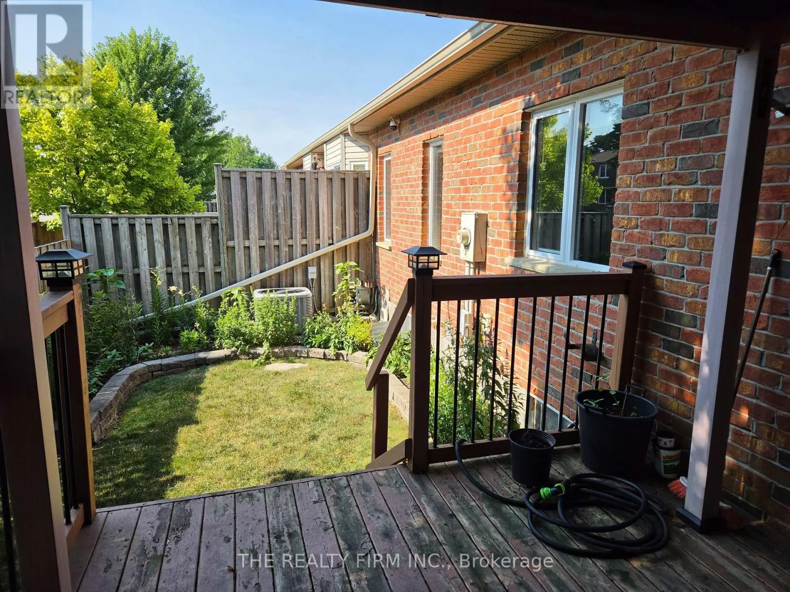 11 - 100 STROUD CRESCENT #11