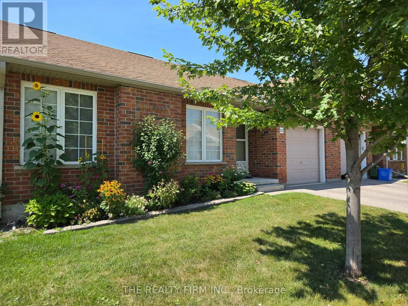 11 - 100 STROUD CRESCENT #11