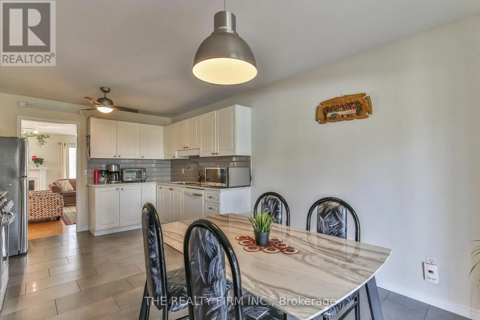 11 - 100 STROUD CRESCENT #11