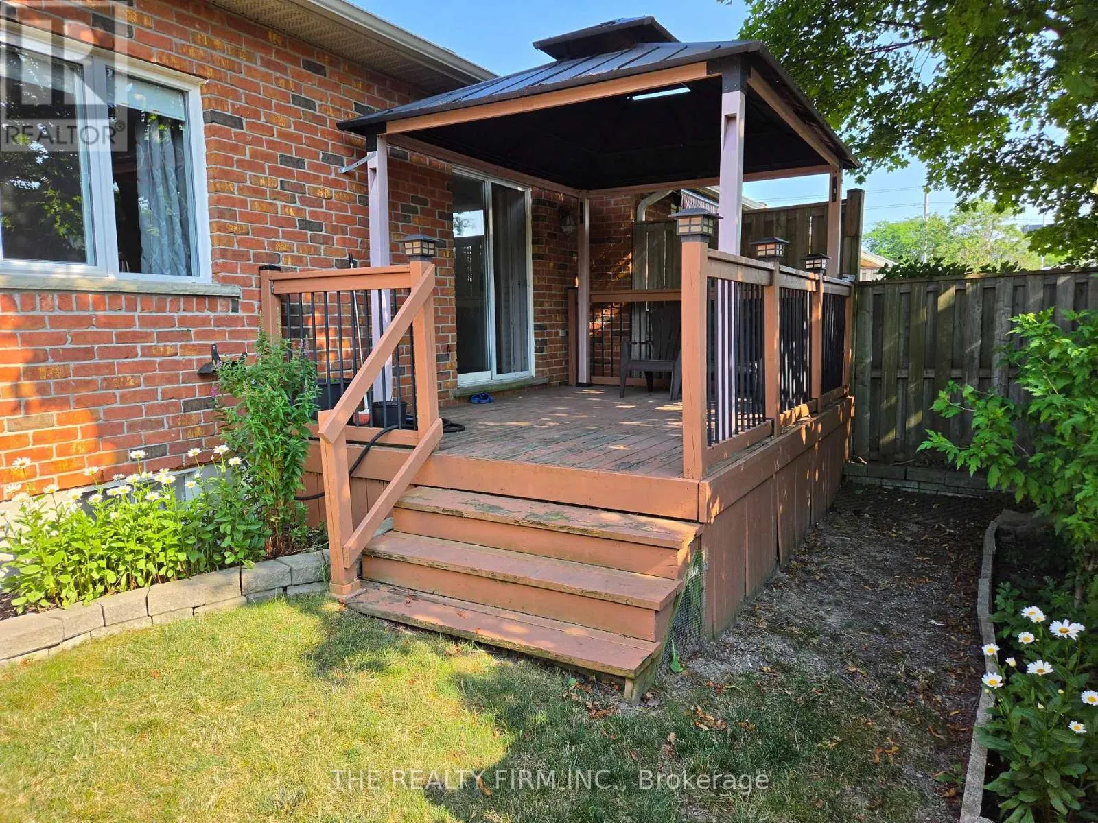 11 - 100 STROUD CRESCENT #11