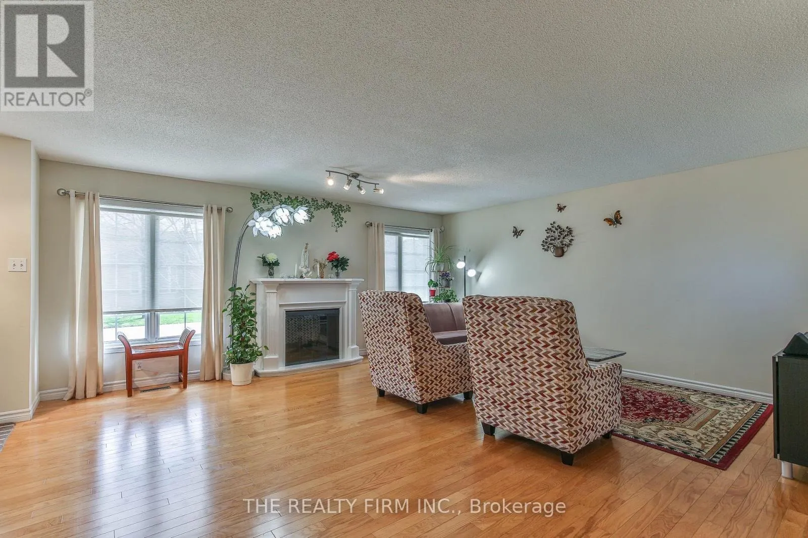 11 - 100 STROUD CRESCENT #11