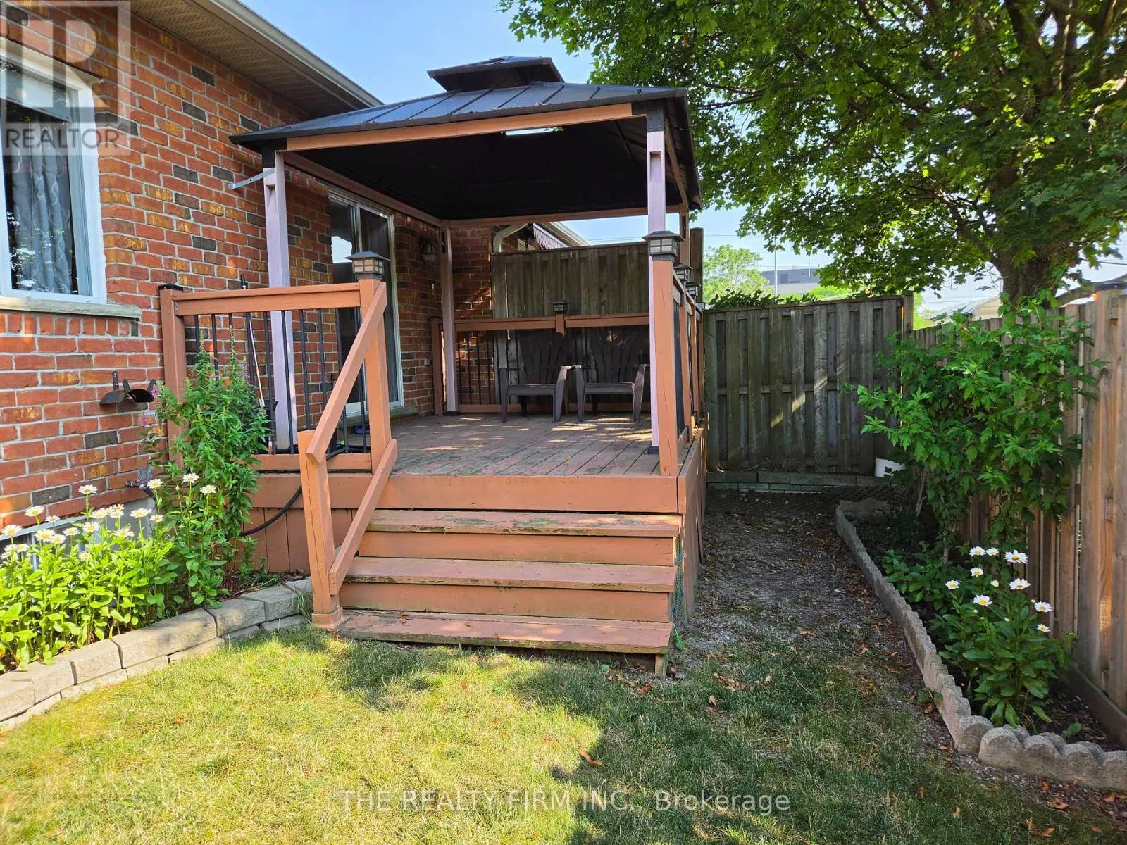 11 - 100 STROUD CRESCENT #11
