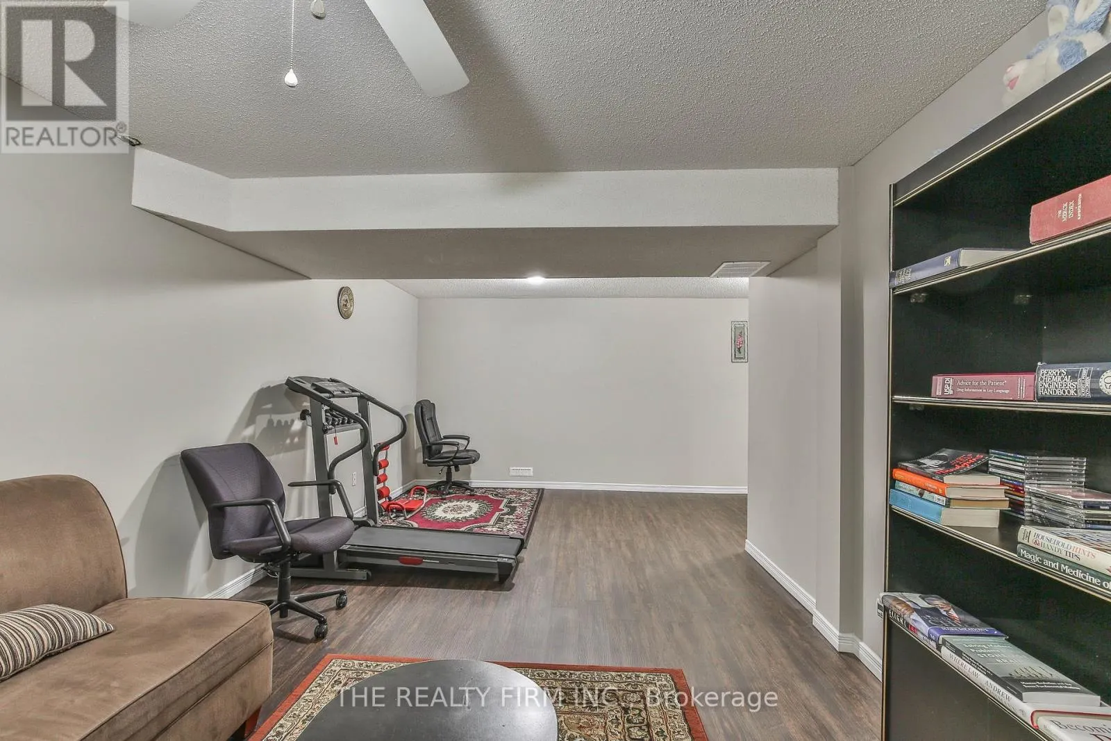 11 - 100 STROUD CRESCENT #11
