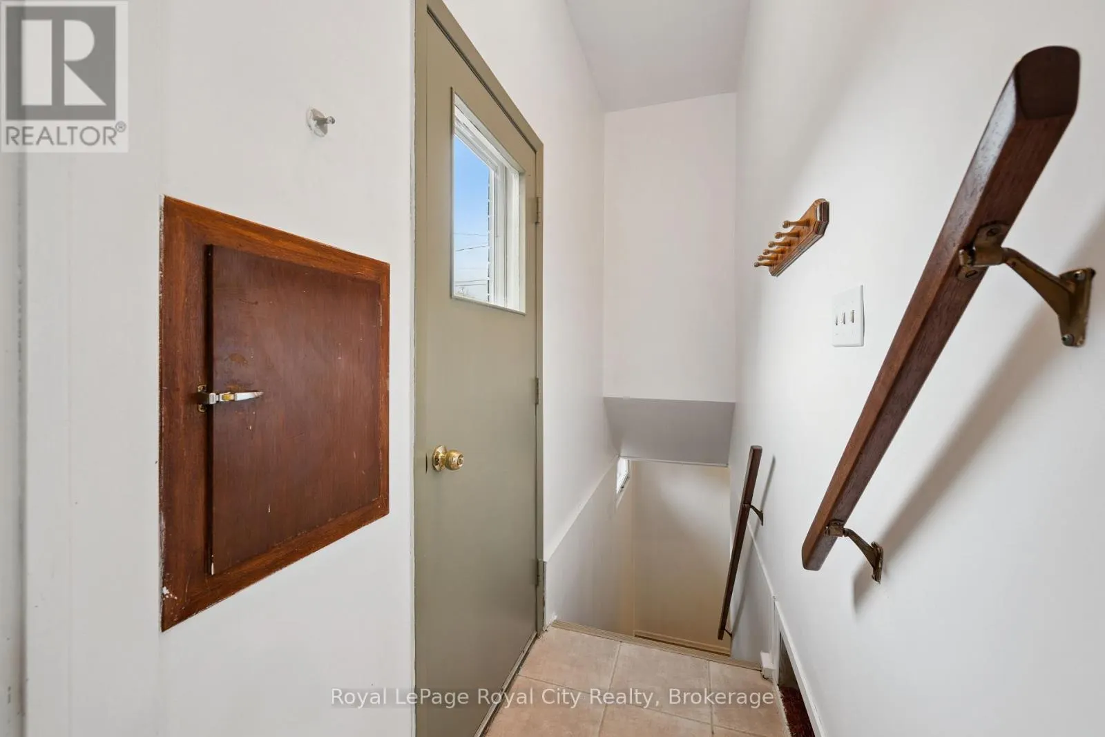 37 KENWOOD CRESCENT