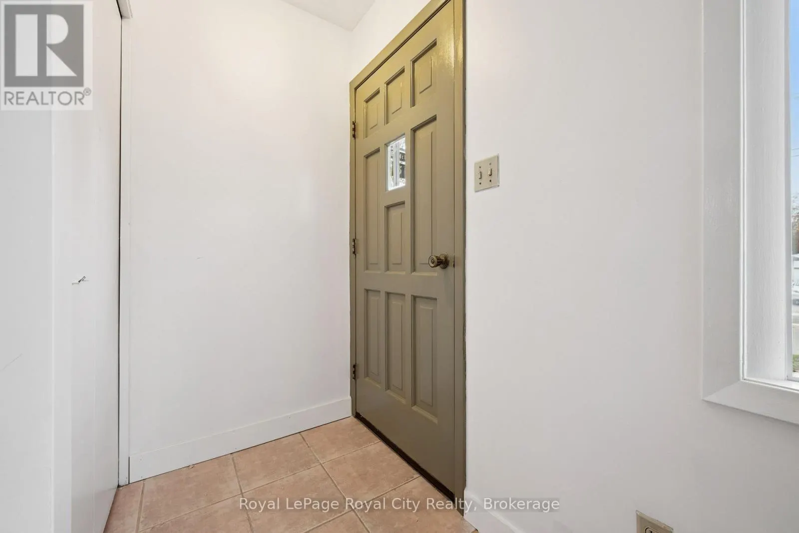 37 KENWOOD CRESCENT