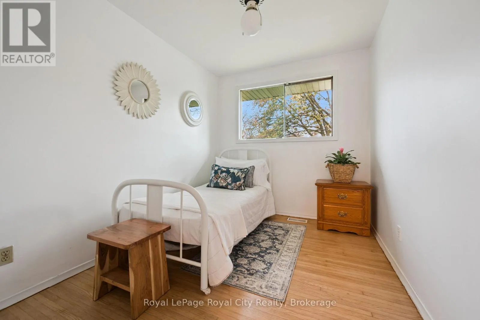 37 KENWOOD CRESCENT