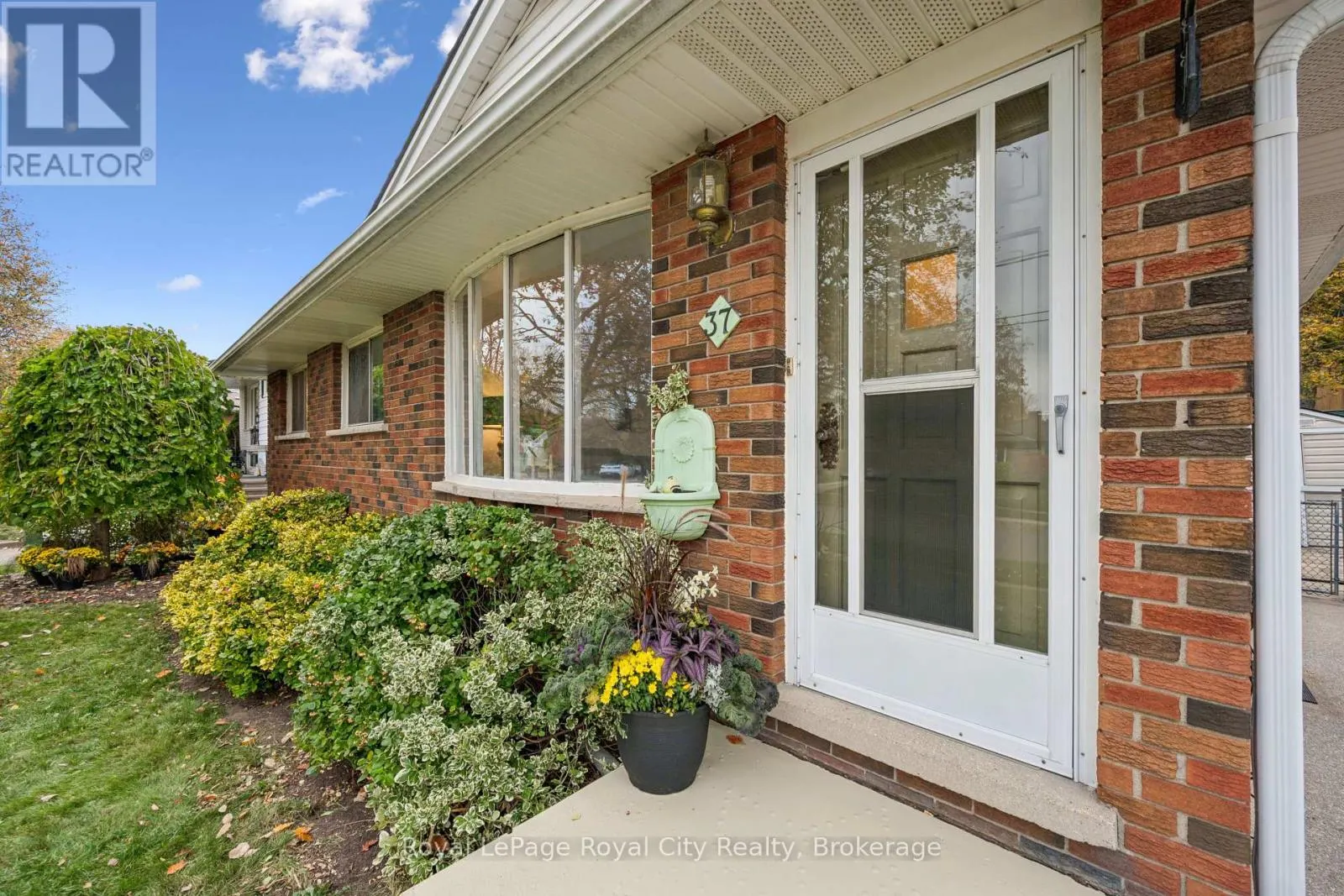 37 KENWOOD CRESCENT