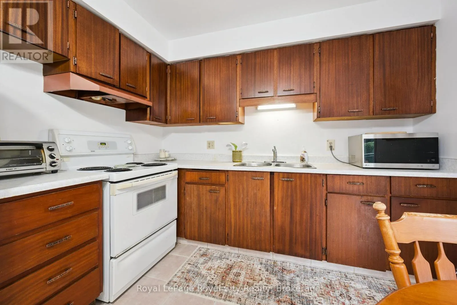 37 KENWOOD CRESCENT