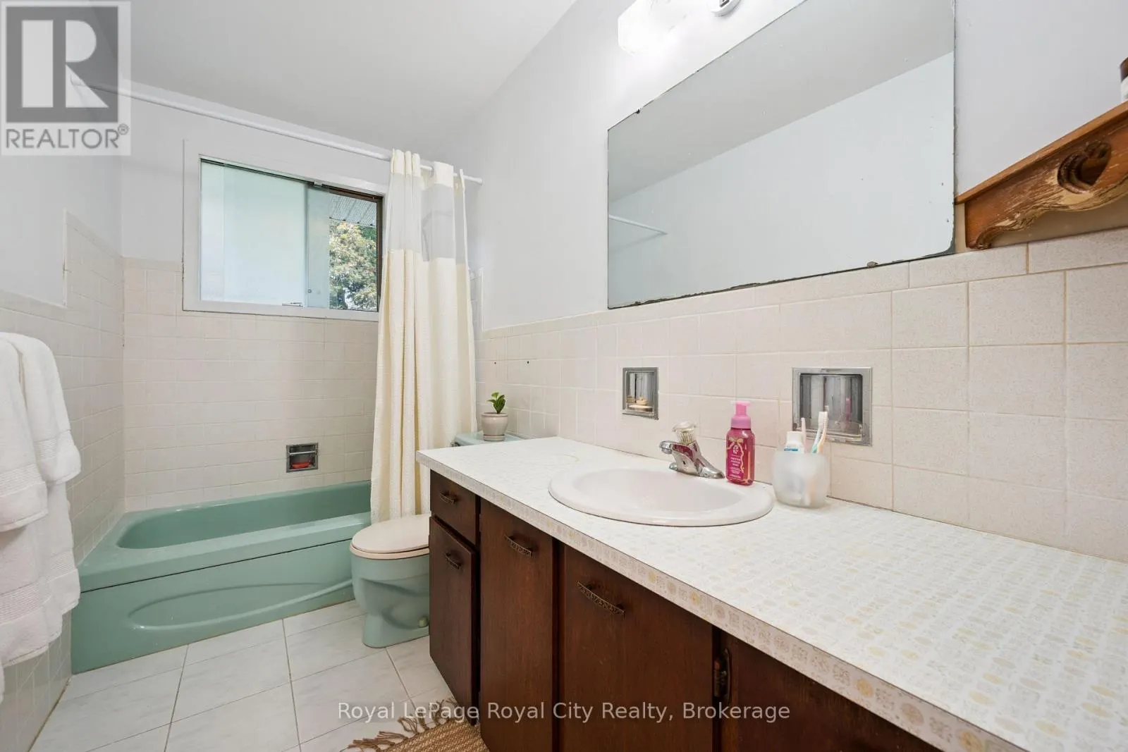 37 KENWOOD CRESCENT