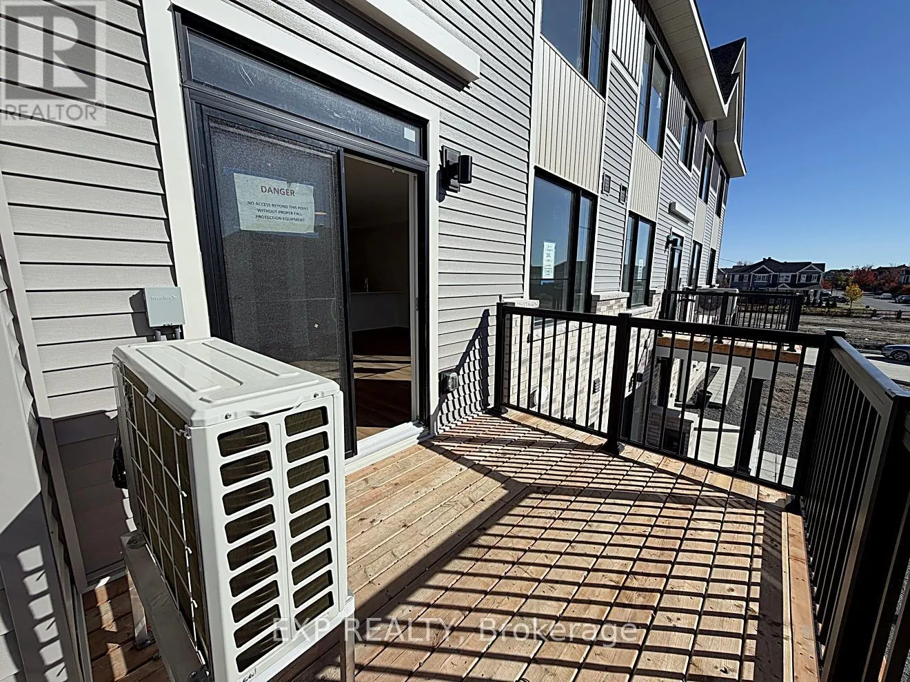 633 MOONGLADE CRESCENT