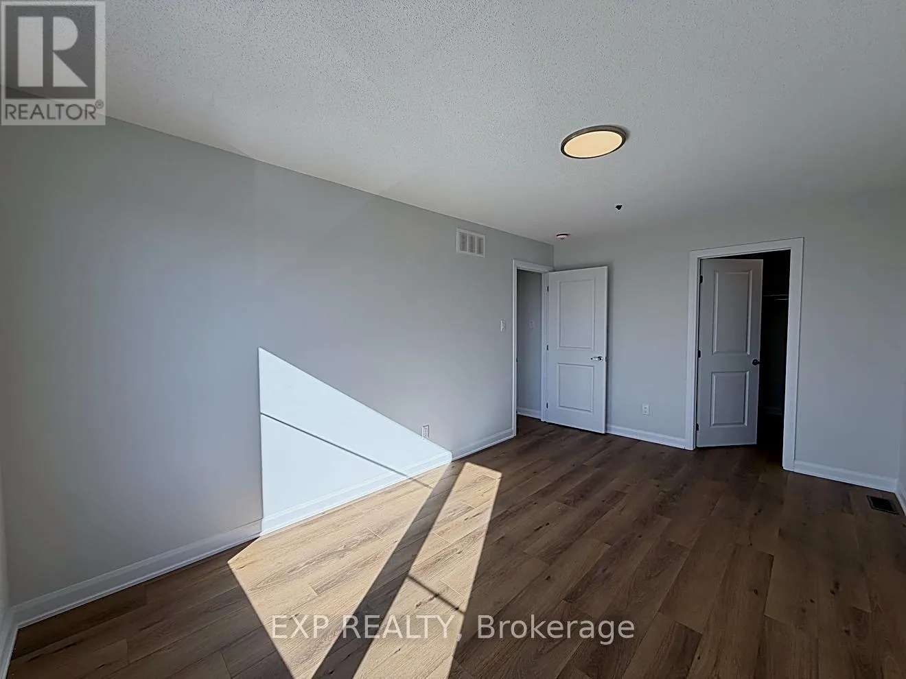 633 MOONGLADE CRESCENT