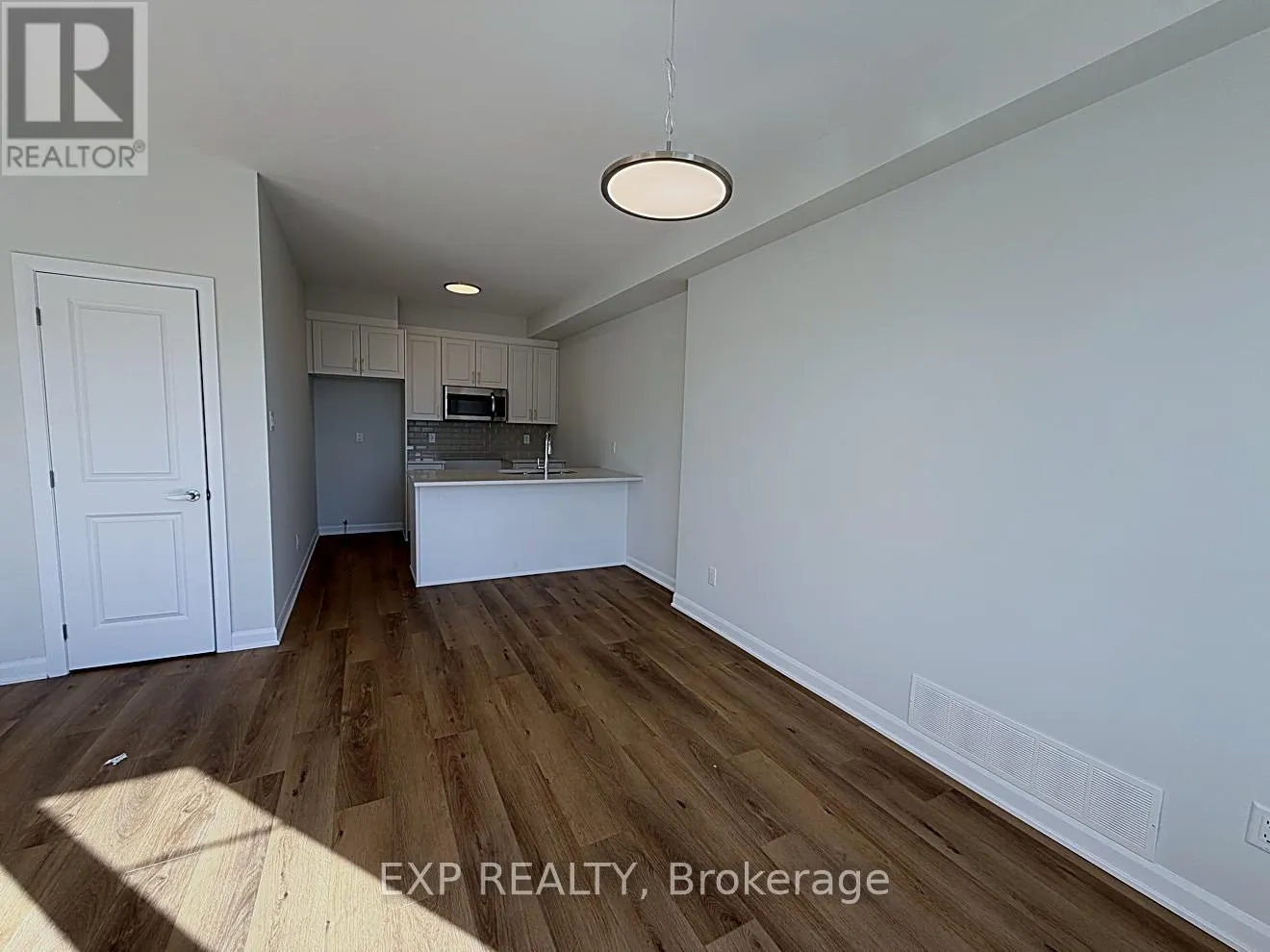 633 MOONGLADE CRESCENT
