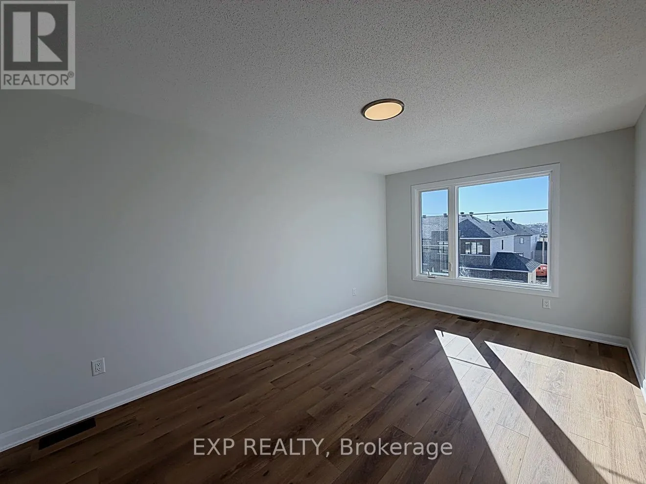 633 MOONGLADE CRESCENT