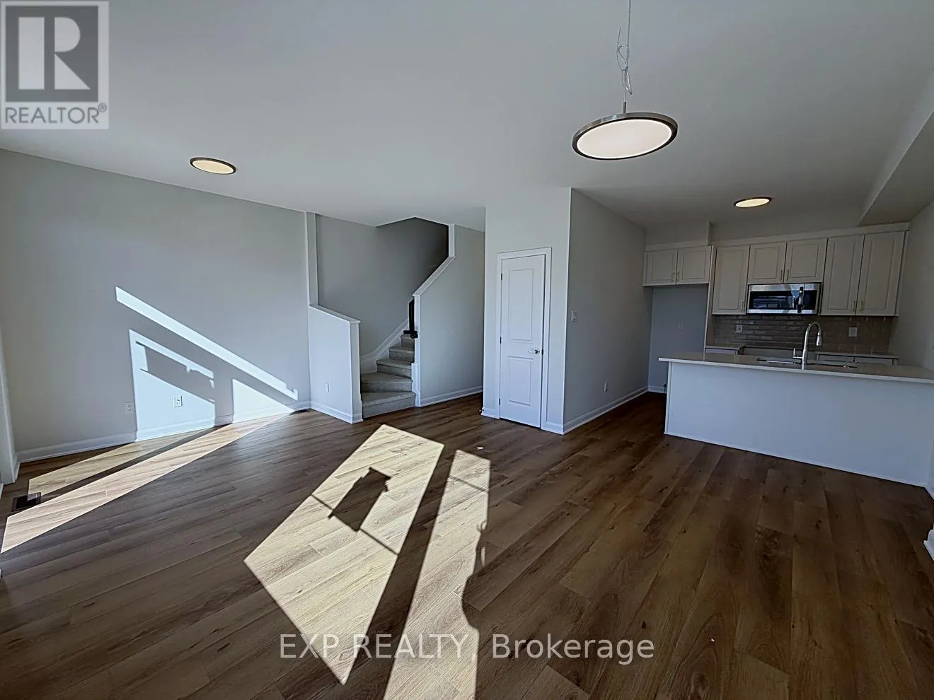633 MOONGLADE CRESCENT