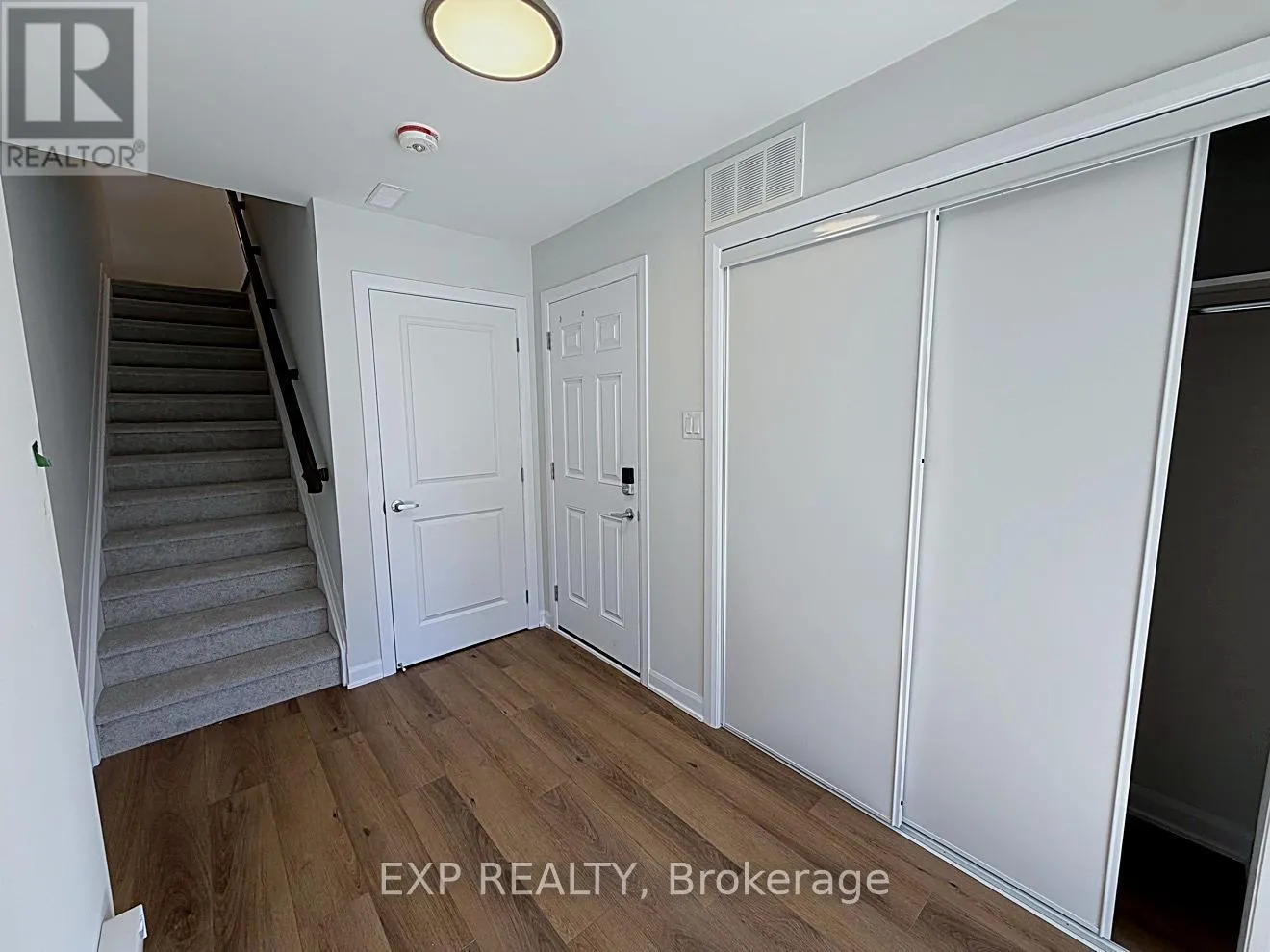 633 MOONGLADE CRESCENT