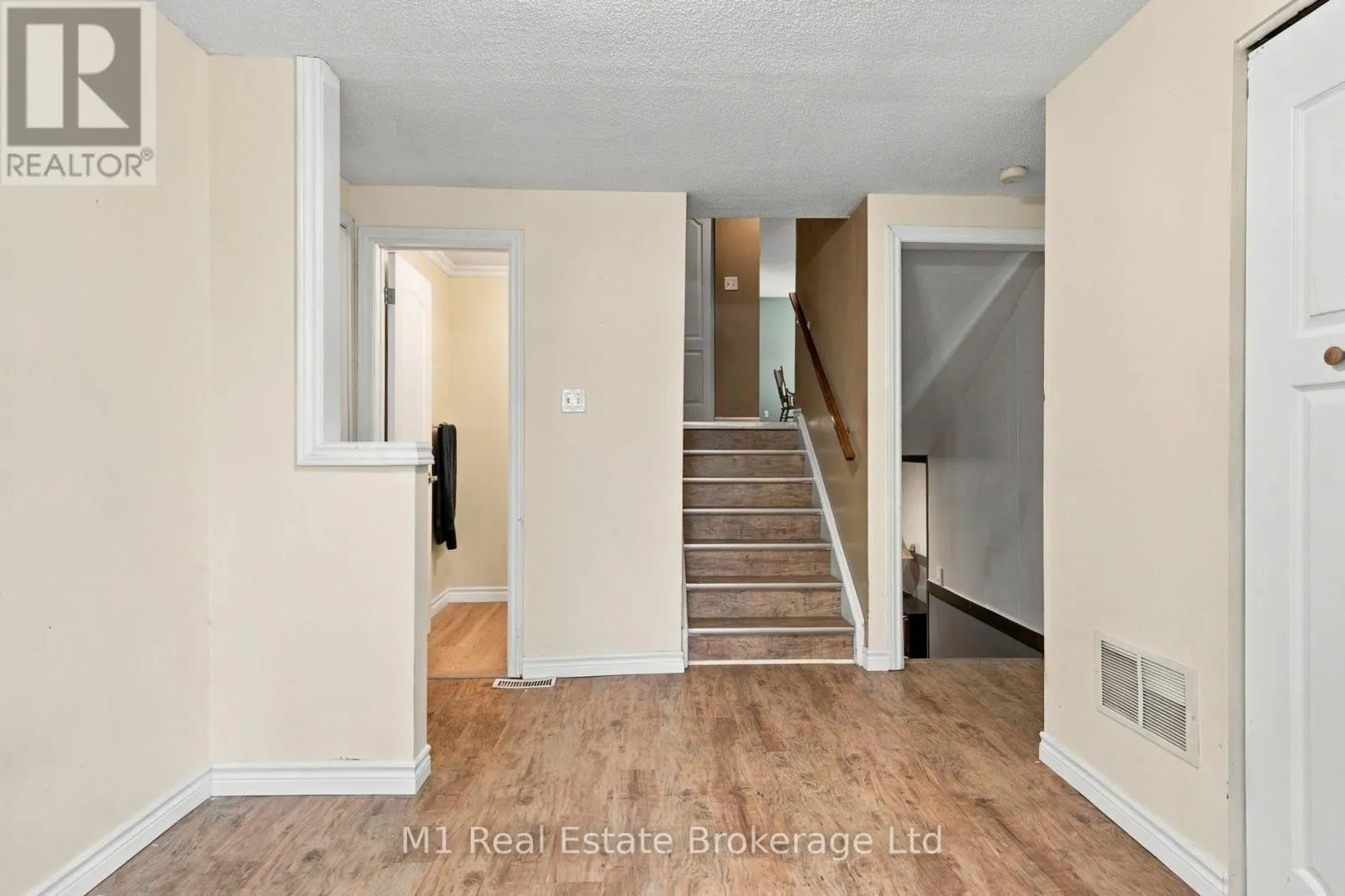 16 ELIOT PLACE