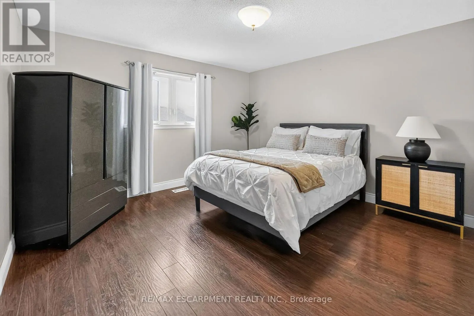 110 COVE CRESCENT