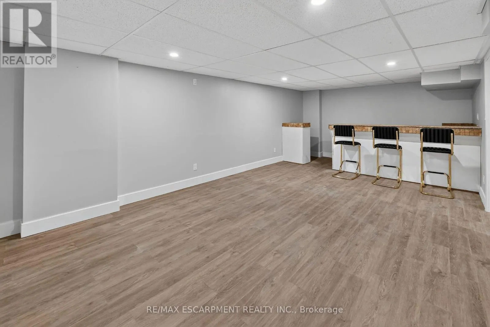 110 COVE CRESCENT