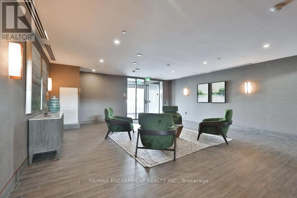 607 - 450 DUNDAS STREET E