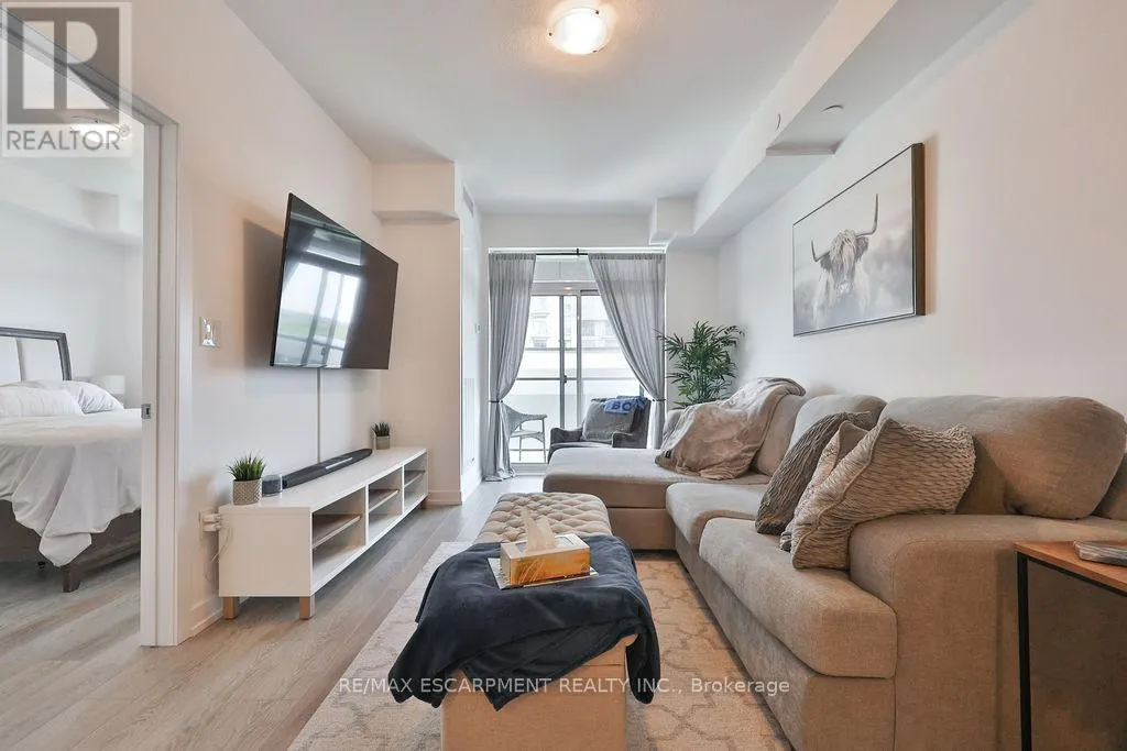 607 - 450 DUNDAS STREET E