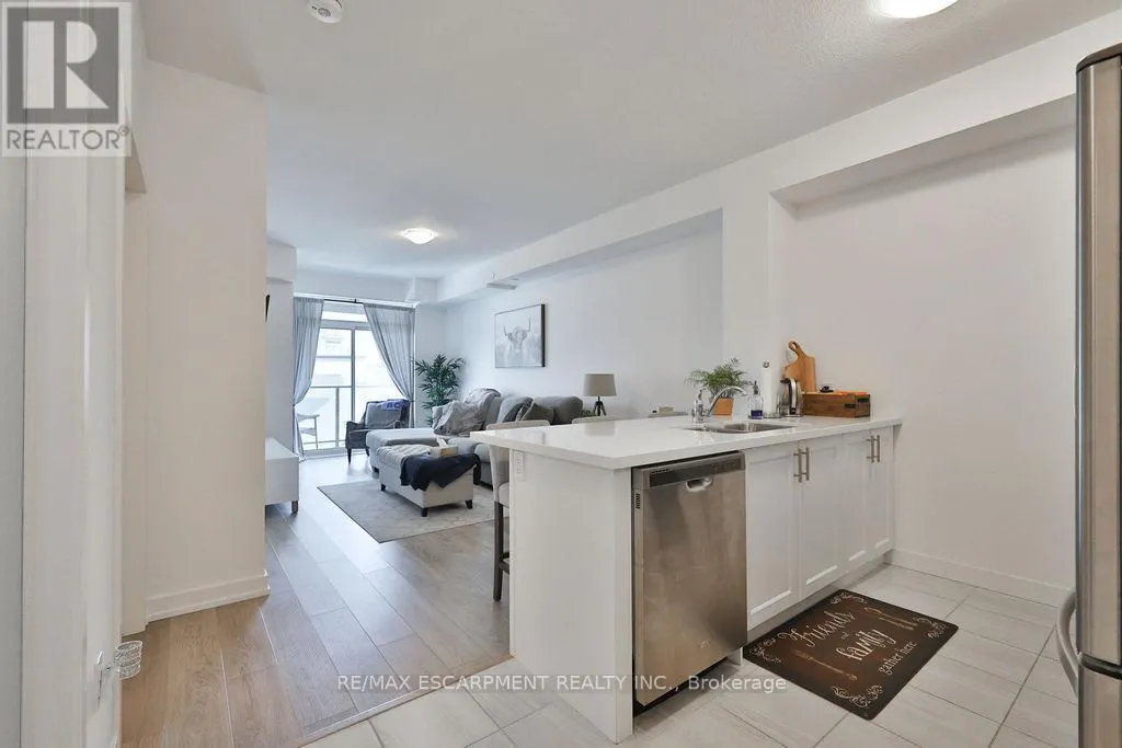 607 - 450 DUNDAS STREET E