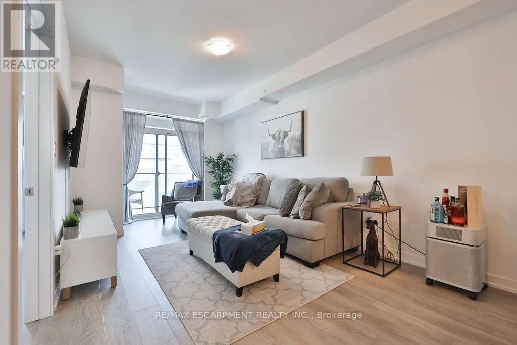 607 - 450 DUNDAS STREET E