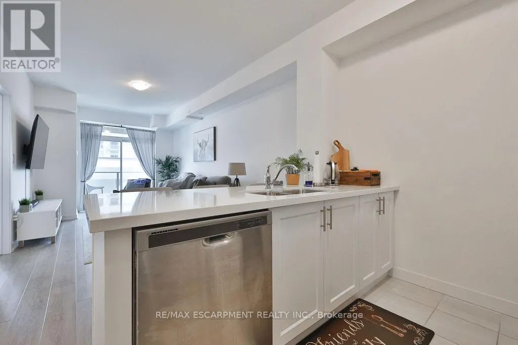 607 - 450 DUNDAS STREET E