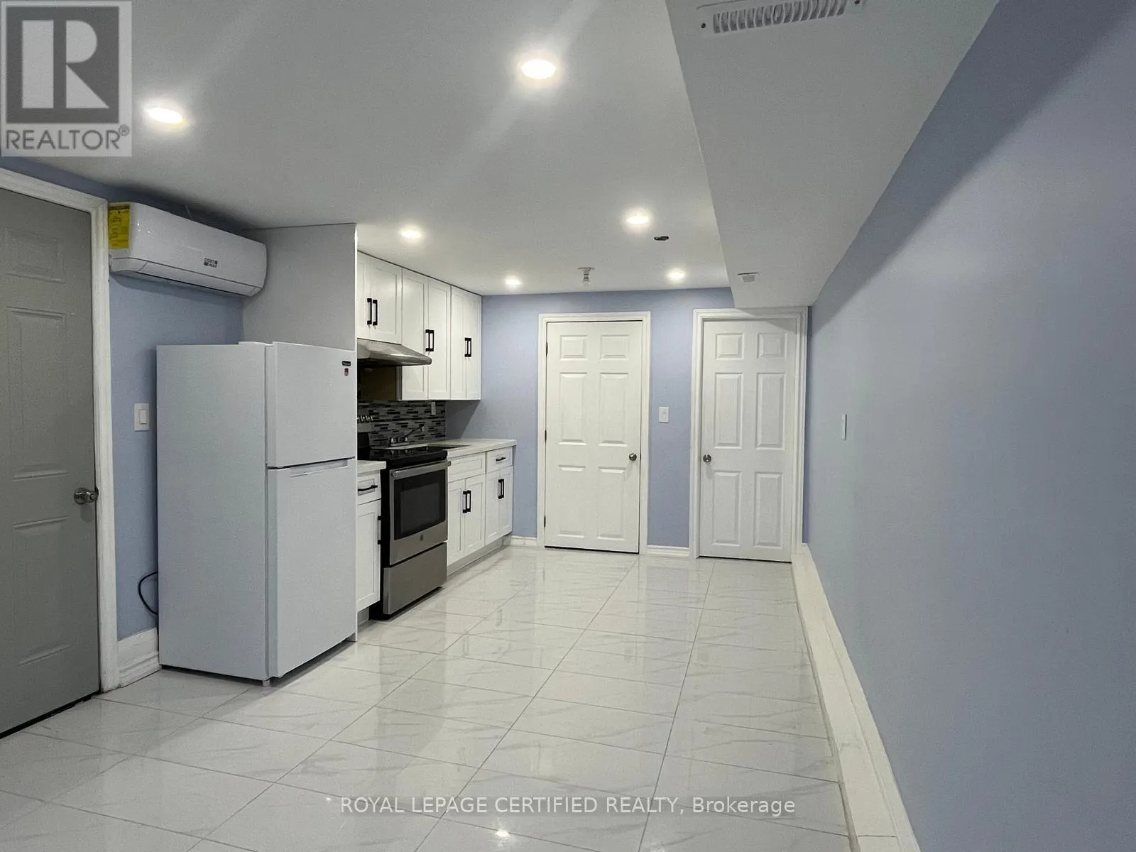 STUDIO - 818 GARTH STREET