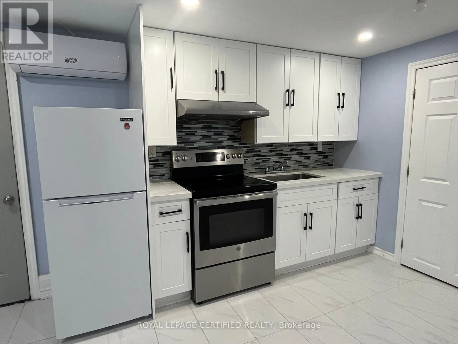 STUDIO - 818 GARTH STREET
