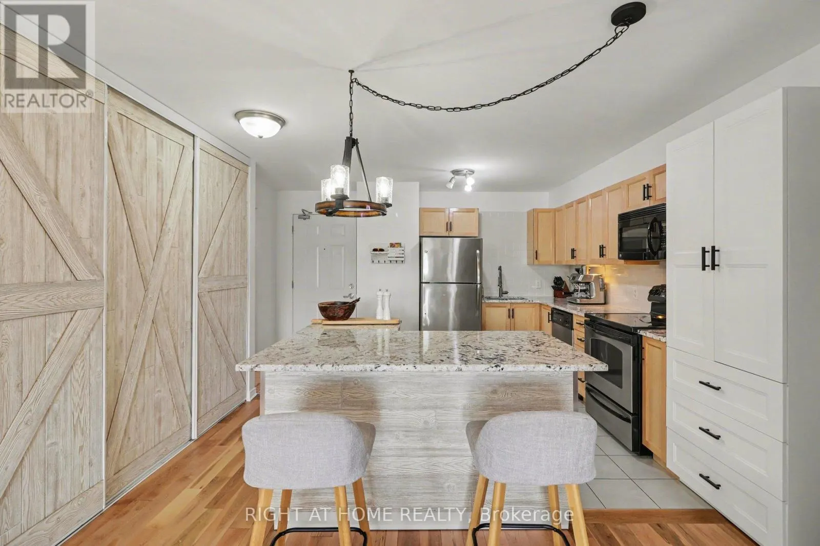 202 - 646 CUMMINGS AVENUE
