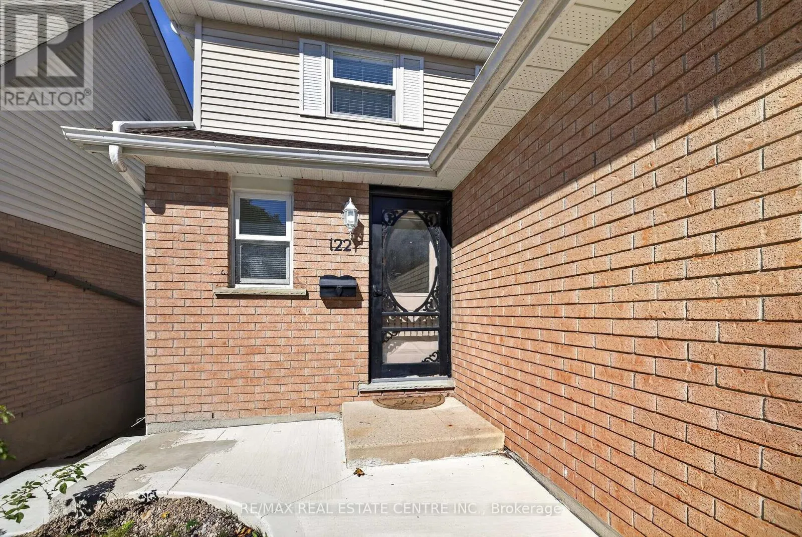 122 MOSS PLACE